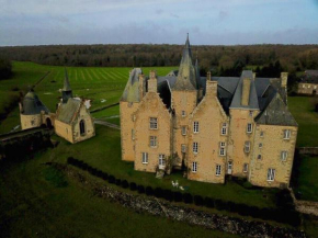  Chateau de Bourgon  Монтуртье